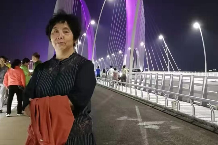 祁淑英在首钢大桥边