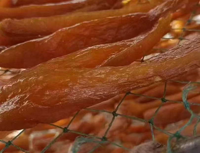 自家地瓜干阳光房晾晒，干净还好吃，纯手工制作，原汁原味，没有任何添加剂，香甜软糯，孩子老人都爱吃，送礼也是不错的选择！还有纯手工白薯粉粉条