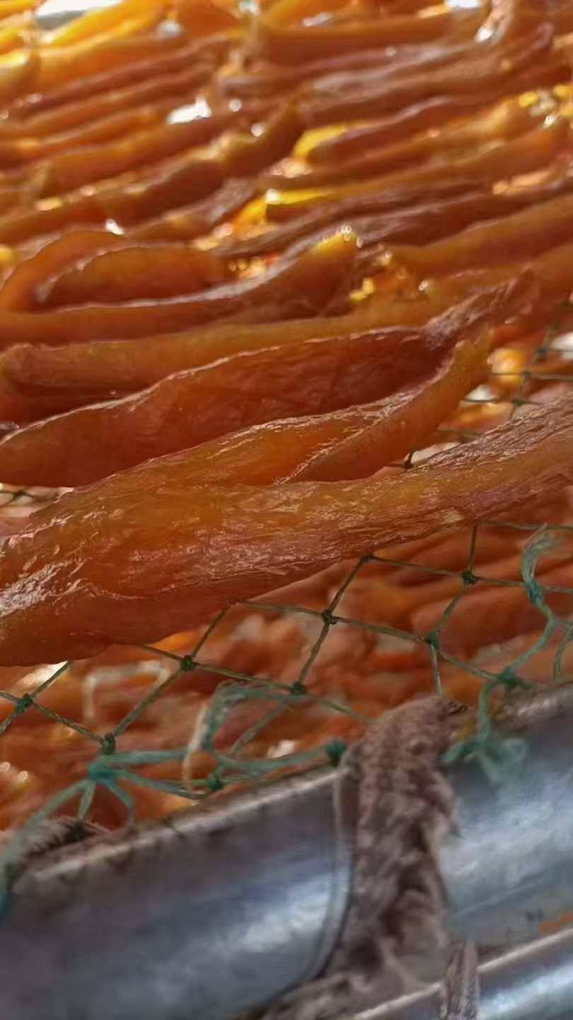 自家地瓜干阳光房晾晒，干净还好吃，纯手工制作，原汁原味，没有任何添加剂，香甜软糯，孩子老人都爱吃，送礼也是不错的选择！还有纯手工白薯粉粉条
